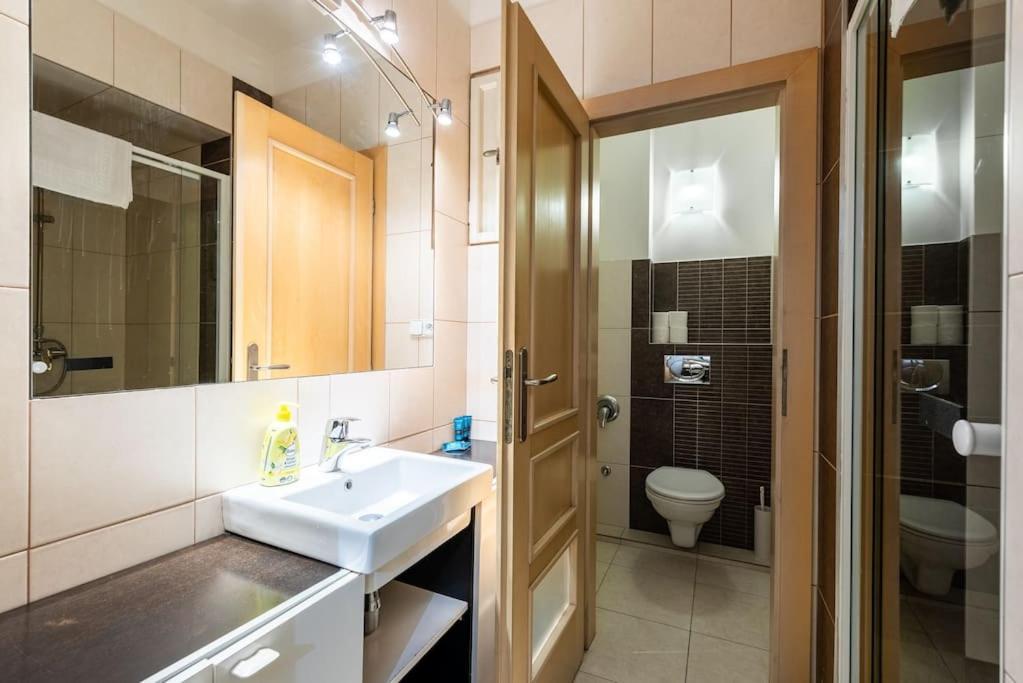 Lighthouse Apartment Прага Экстерьер фото